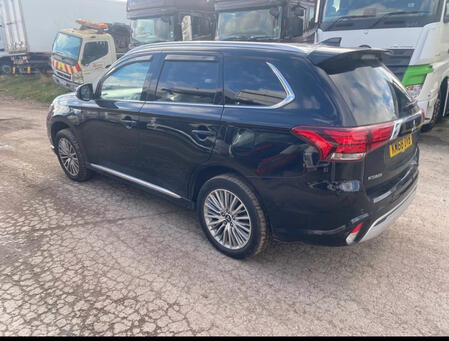 MITSUBISHI OUTLANDER 2.4 h TwinMotor 13.8kWh 4hs