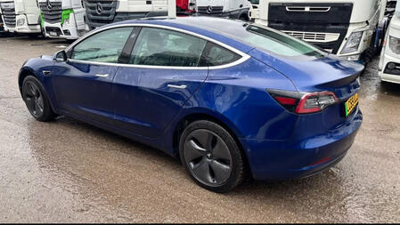 TESLA MODEL 3 Standard Range Plus